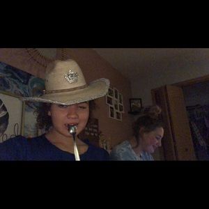 Meet your Posher, Rena